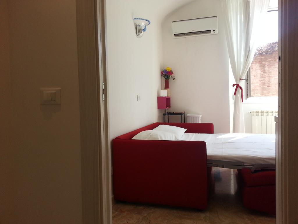 רומא Between Termini & Colosseo מראה חיצוני תמונה